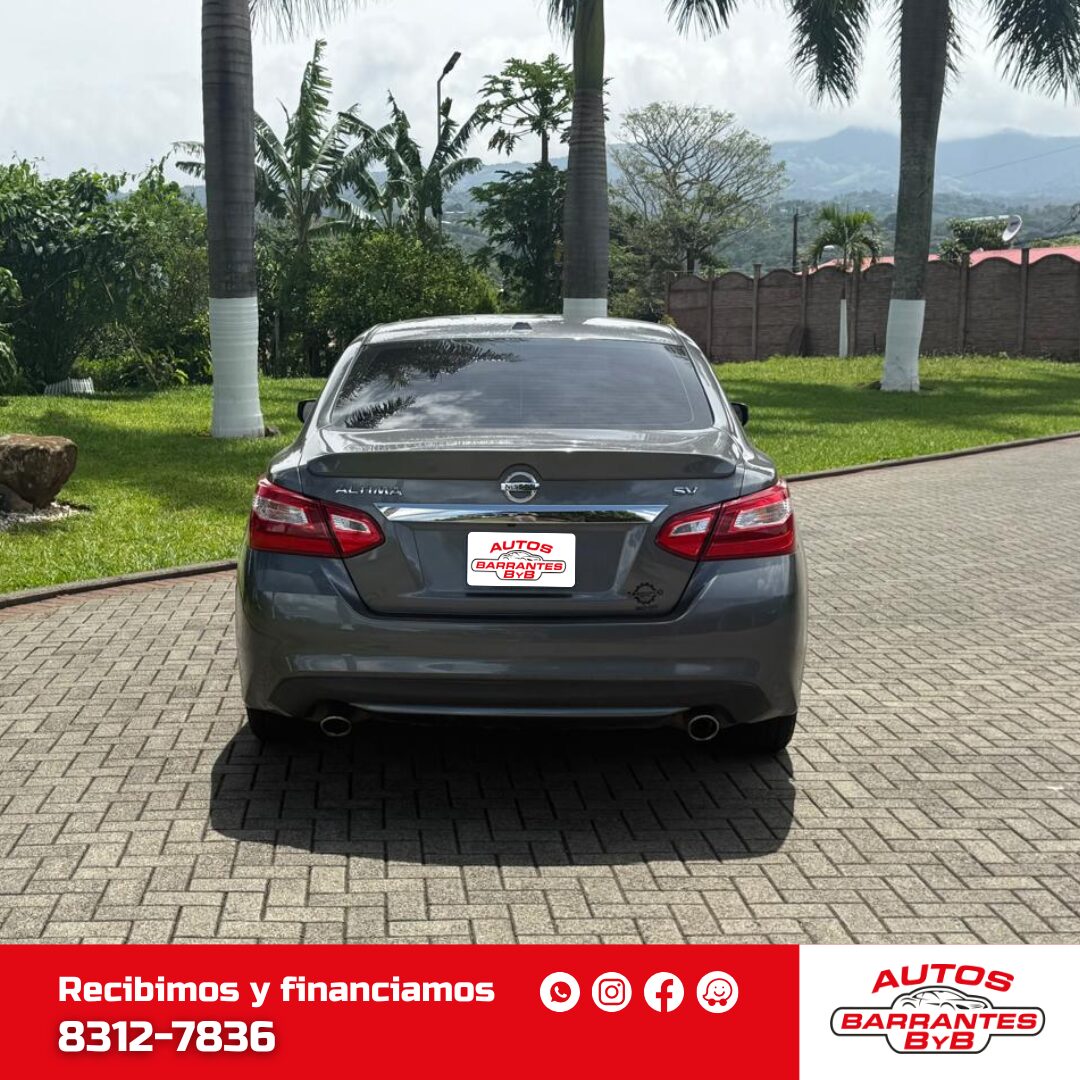 Nissan Altima SV 2016 trasera